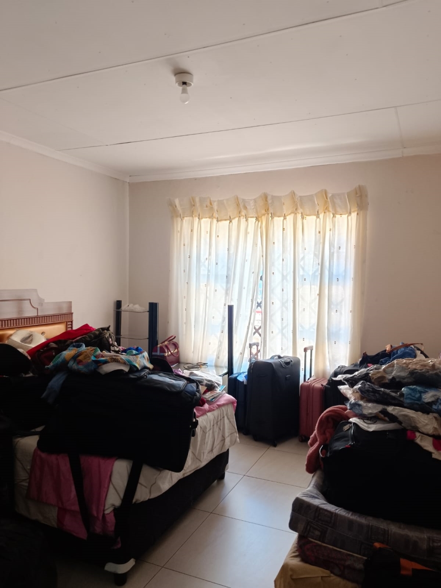 6 Bedroom Property for Sale in Flamwood North West